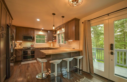 Homer House | Beautiful 3 bedroom Beluga Lake Home!