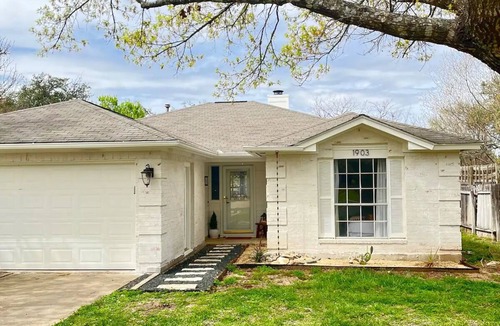 McNeil House | Beautiful 3 Bedroom Home Between Domain and Lake Travis