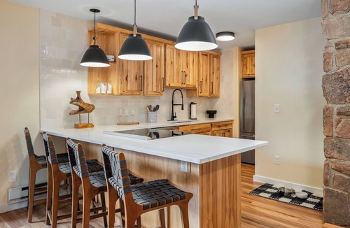 Old Town Condo | Beautiful 3 bedroom, pet friendly, magnificent river views, walk to WP resort