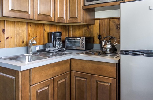 Kennebunkport House | Beautiful 4 BR House & 2 BR Cottage on Ocean Avenue in Dock Square