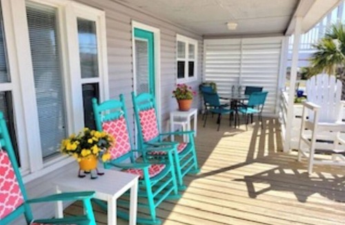Ocean Isle Beach Cottage | BEAUTIFUL 4BR/3BA BEACH COTTAGE STEPS AWAY FROM BEACH ACCESS.