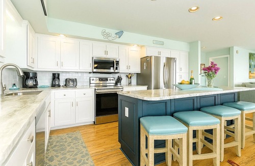 Holden Beach House | BEAUTIFUL 6 BR OCEANFRONT HOME WITH PRIVATE HEATABLE SALTWATER POOL.