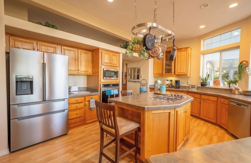 Sequim House | Beautiful and serene 4-bedroom home in sunny Sequim, feels like a warm hug!