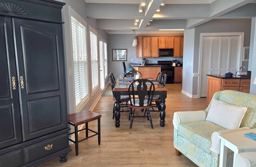 Ocean Isle Beach Condo | Beautiful condo. Short walk to the beach! Linens & Towels included. Beds Made!