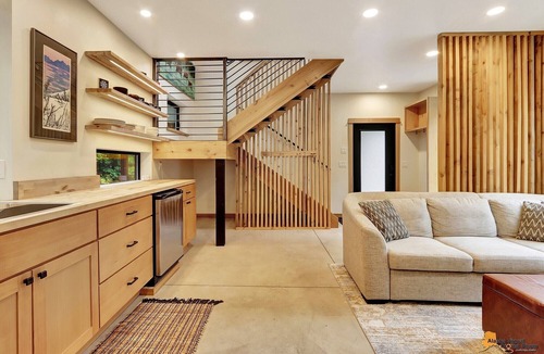 Alyeska Cabin | Beautiful Girdwood Cabin with Sauna & Steam Shower