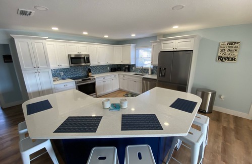 Weeki Wachee Gardens House | Beautiful Home Located DIRECTLY ON RIVER!
