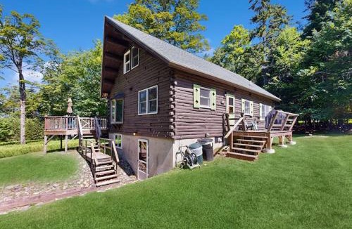 Beaver Cove House | Beautiful home with WiFi, lake view, deck, & firepit - walk to beach