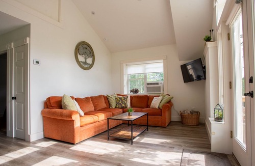 Alton Apartment | Beautiful inside & out!