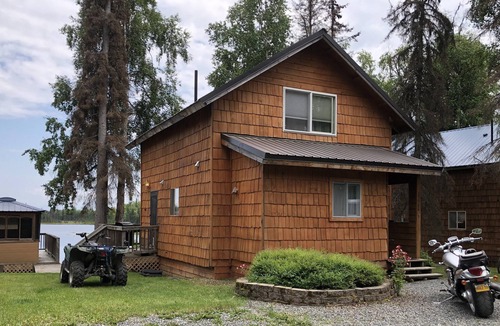 Ridgeway House | Beautiful Lakefront Property Minutes From The Kenai River And Soldotna