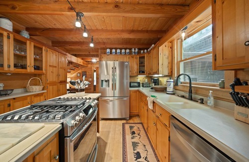 Foscoe Cabin | Beautiful Log Cabin in Foscoe–Weathering Heights