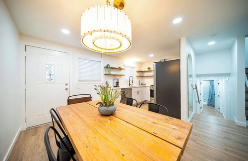 Summit Station House | Beautiful Modern 3BR Luxury: Fireplace, Near Airport, Downtown, Restaurants, Osu