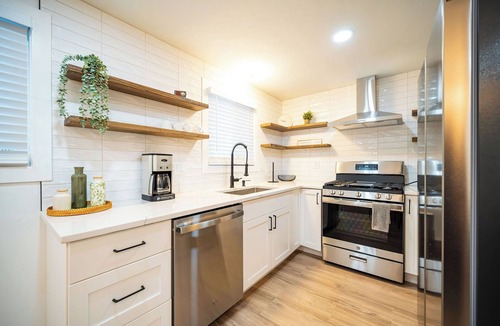 Summit Station House | Beautiful Modern 3BR Luxury: Fireplace, Near Airport, Downtown, Restaurants, Osu