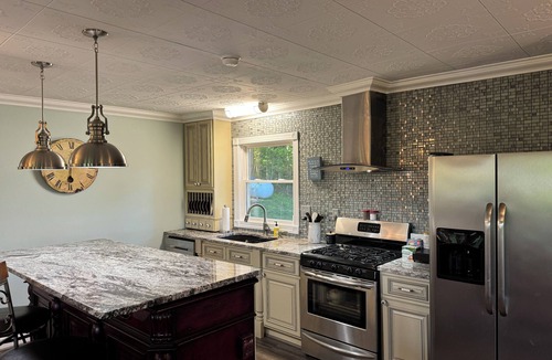 Bakersville House | Beautiful Mountain View’s easily accessible from HWY 226.