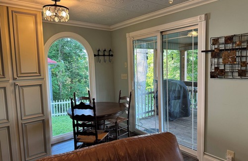 Bakersville House | Beautiful Mountain View’s easily accessible from HWY 226.