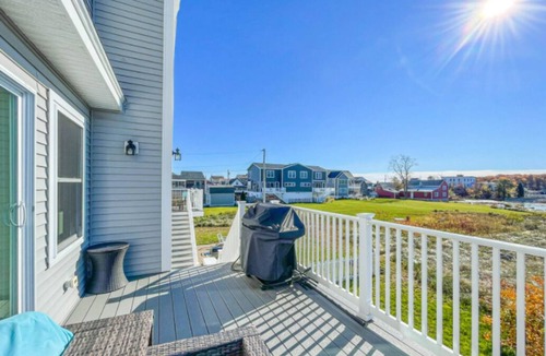 Southern Coast House | Beautiful new home in Camp Ellis - spectacular water views and steps to beach