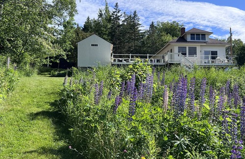 Hancock House | BEAUTIFUL OCEANFRONT COTTAGE WITH AMAZING WATER VIEWS & ACCESS