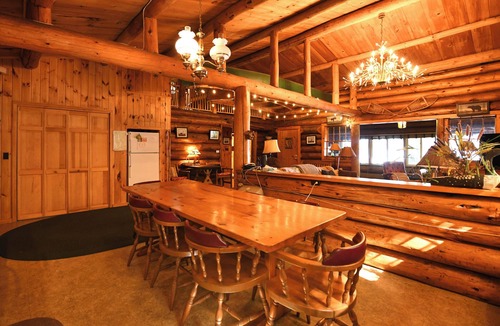 Oxford Cottage | Beautiful open-concept log home in quiet setting on Thompson Lake.