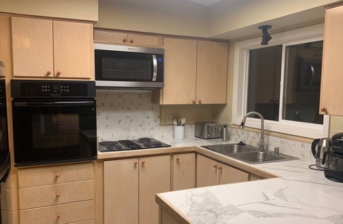 Huffman - O' Malley House | Beautiful remodeled home in quiet South Anchorage neighborhood