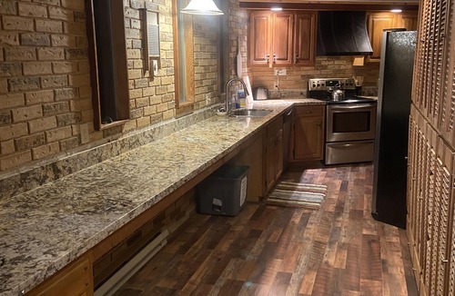 Dallas Meadows House | Beautiful riverfront home with BIG views STR2025-037