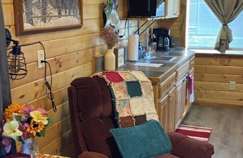 Nikiski Cabin | beautiful rustic cabin 1 bedroom 1 loft 10 min away from prime fishing
