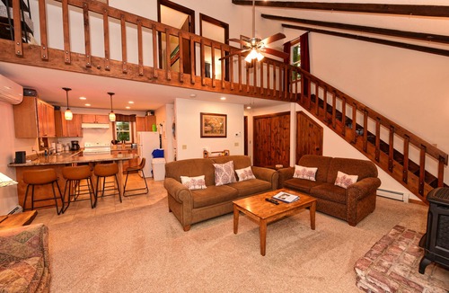 Eidelweiss Village House | Beautiful Waterfront Getaway | Water's Edge Dec |Kayaks and Canoe | Sleeps 5