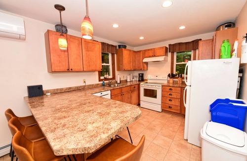 Eidelweiss Village House | Beautiful Waterfront Getaway | Water's Edge Dec |Kayaks and Canoe | Sleeps 5