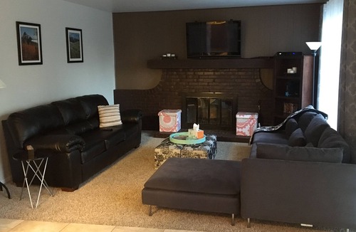 Aurora House | Beautifully bright, big and comfy home!