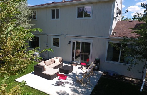 Aurora House | Beautifully bright, big and comfy home!