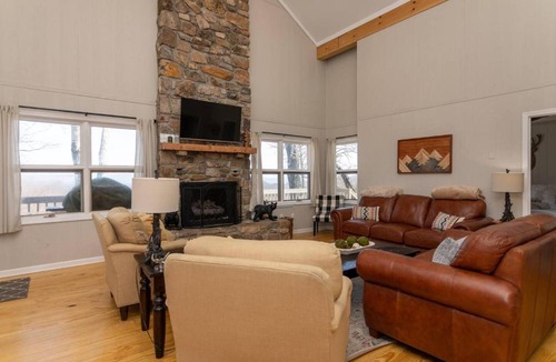 Beech Mountain House | Beech on The Rocks