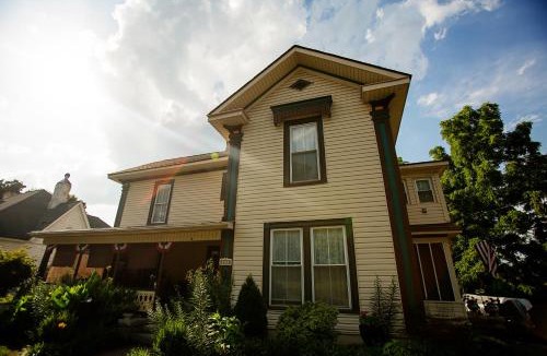 Mount Airy Bed & Breakfast | Bees B & B