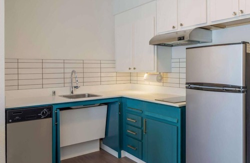 Acres Green Hotel | Best Value, Quality Stay! w/Pool, Near Saint Thomas More Park and Open Space!