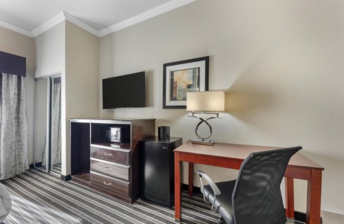 Montopolis Hotel | Best Western Plus Austin Airport Inn & Suites