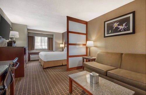 Briargate Hotel | Best Western Plus Peak Vista Inn & Suites