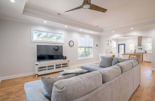 Tranquil Harbour House | Better Together: Early Bird Special!