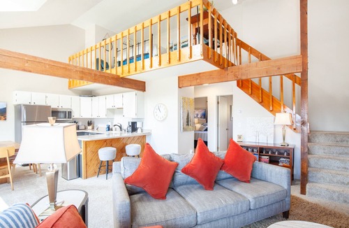 Wildernest Condo | Bike & Hike Trails | Mtn & Lake Views