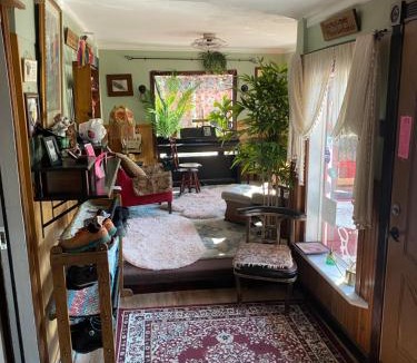 College Hostel | Billie's Backpackers Hostel