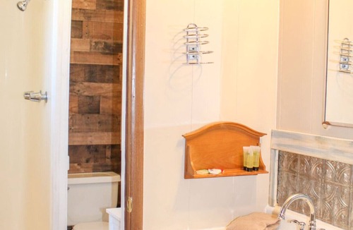 Howard Bed & Breakfast | Black Bear Lodge 4