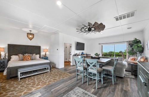 Leon Junction Hotel | Blue Hills Ranch