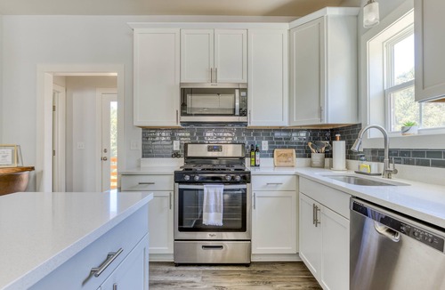 Fairview House | Blue Mountain Cottage | 3BR, 2BA mountain-view retreat with fireplace.
