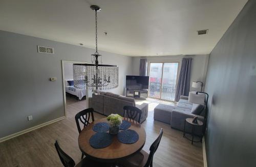 Dearborn Apartment | Blue Oasis