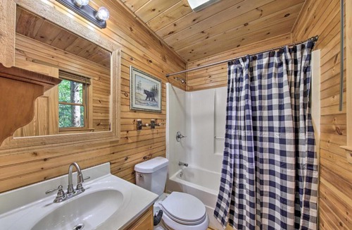 Cashes Valley House | Blue Ridge Cabin with Hot Tub and Fire Pit!