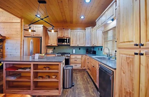 Hidden Lake Cabin | Blue Ridge Everest Retreat