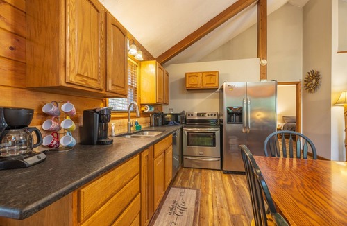 Rockbridge Cabin | Bluebird Cabin (Hocking Hills area)