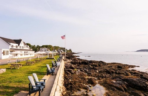 Ocean Point House | Bluebird Ocean Point Inn | Double Queen | with Private Beach Access