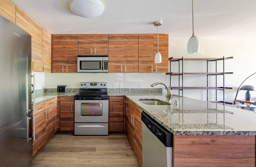 Brighton Apartment | Blueground | Brighton, fitness center, nr Park