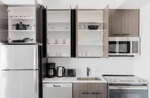 Downtown Austin Apartment | Blueground | Downtown, pool & AC, nr Capitol