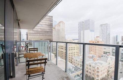 Downtown Austin Apartment | Blueground | Downtown, pool & AC, nr Capitol