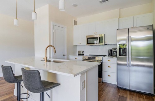 Scofield Farms Apartment | Blueground | Scofield Farms, pool, nr Walnut Creek Park