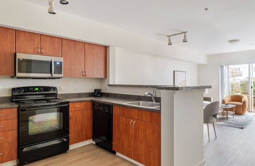 West Bellevue Apartment | Blueground | West Bellevue, view, nr Lake Washington
