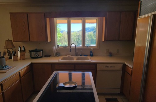 Nimitz House | Bluestone Manor-spacious mountain home for your next adventure